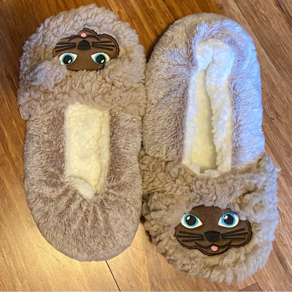 Siamese or Ragdoll cat fuzzy slippers - blue eyes, chocolate point kitties